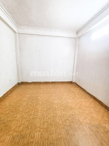 Cho thuê nhà ngõ 146 Trung Kính - 40M x 5 Tầng- Giá chỉ 17 triệu/tháng