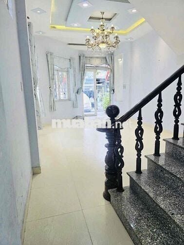 NHÀ NGÃ TƯ GA ( GÓC 2 MẶT TIỀN ) TRỆT 2 LẦU 3PN 3WC. ĐƯỜNG XE TẢI