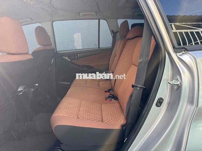 Toyota Innova 2.0E MT 2019 Bạc 8 chỗ