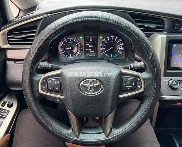 Toyota Innova 2.0G 2018 Trắng 7 chỗ