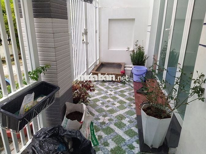 Nhà nguyên căn hẻm xe hơi Vườn ươm cách cây xăng đường Nguyễn Huệ 300m