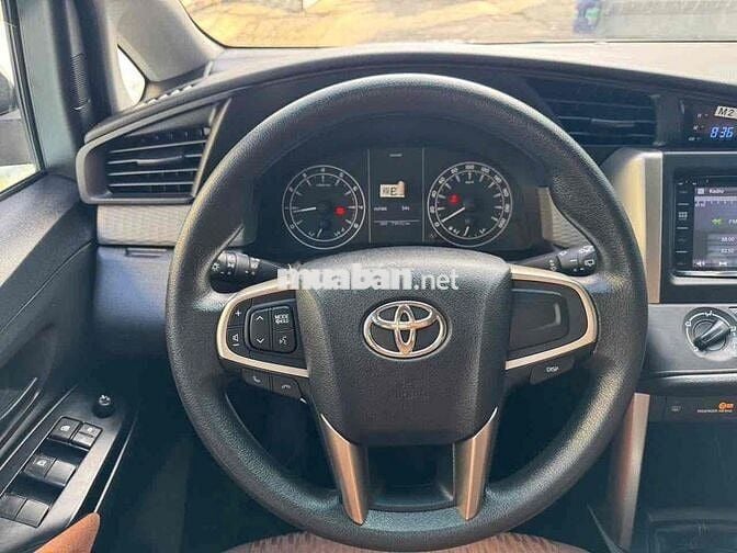 Toyota Innova 2.0E MT 2019 Bạc 8 chỗ
