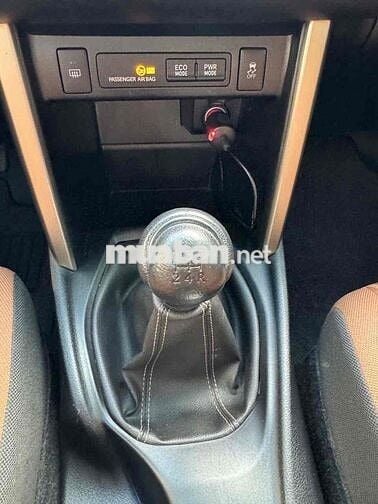 Toyota Innova 2.0E MT 2019 Bạc 8 chỗ