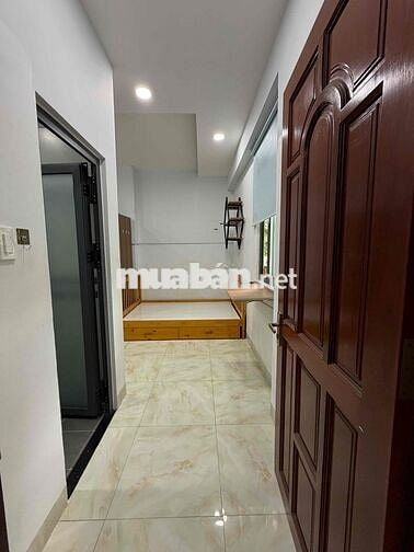 Studio Cao cấp rộng, có ban công cửa sổ, ngay Đại Học Nguyễn Tất Thành