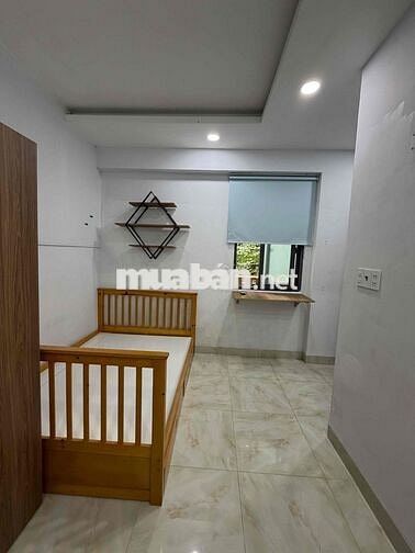 Studio Cao cấp rộng, có ban công cửa sổ, ngay Đại Học Nguyễn Tất Thành