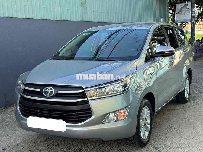 Toyota Innova 2.0E MT 2019 Bạc 8 chỗ