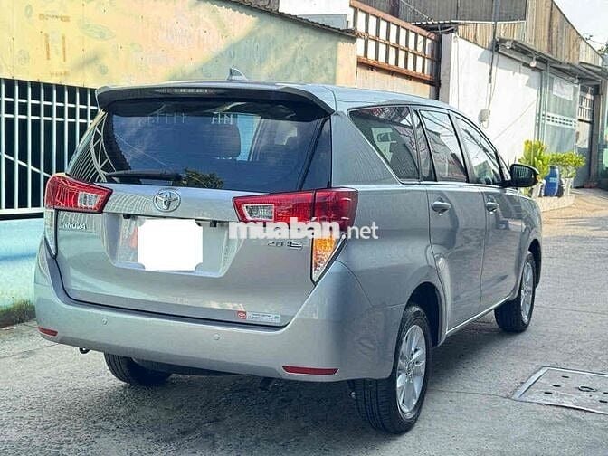 Toyota Innova 2.0E MT 2019 Bạc 8 chỗ