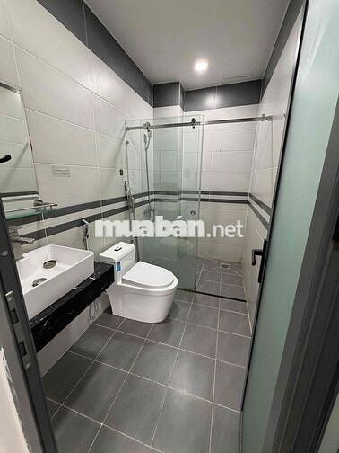 Studio Cao cấp rộng, có ban công cửa sổ, ngay Đại Học Nguyễn Tất Thành