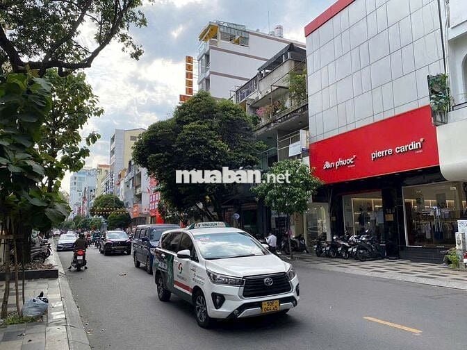 Mặt bằng mở shop thời trang số 68 Nguyễn Trãi, Q1. Dt: 8x20m