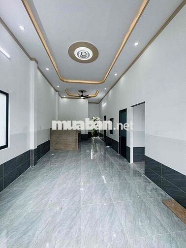 Nhà mới xây gần quốc lộ 13 , dân sát bên , trường chợ