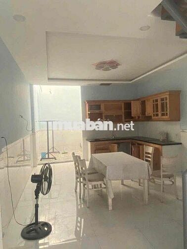 Sát mặt tiền . Cộng hoà . tân bình . nhà sạch mới . nội thất cơ bản