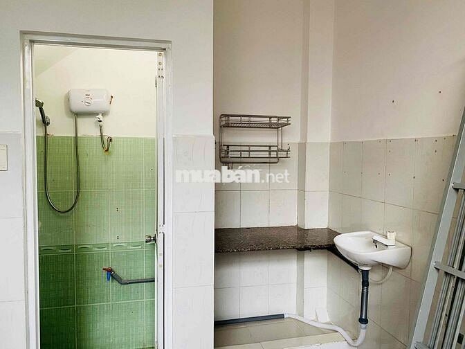 Phòng, Mặt bằng ở và buôn bán, lầu trệt, có gác 20m, 159 phạm văn hai