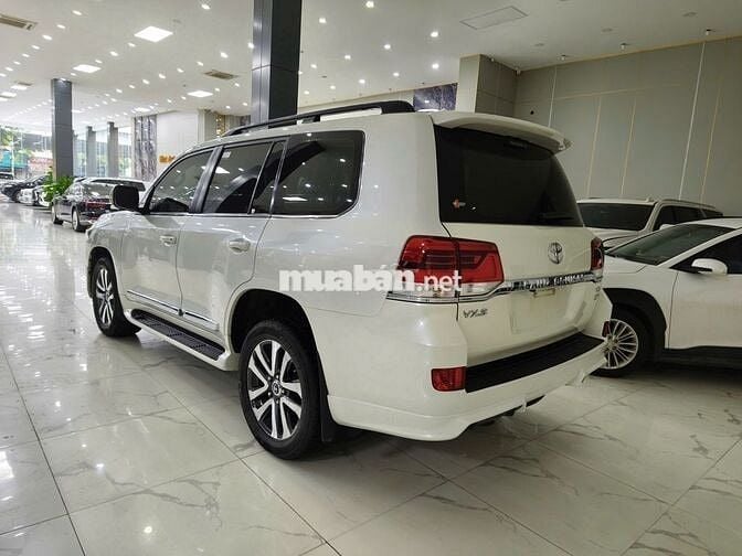 Toyota Land Cruiser LC200 2019 Trắng 7 chỗ