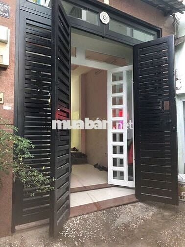 Cho thuê nhà 702/ Điên Biên Phủ, 6 PN DTSD: 120 m2. Gía 20 triệu/tháng