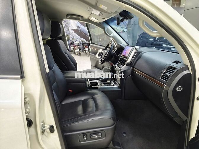 Toyota Land Cruiser LC200 2019 Trắng 7 chỗ