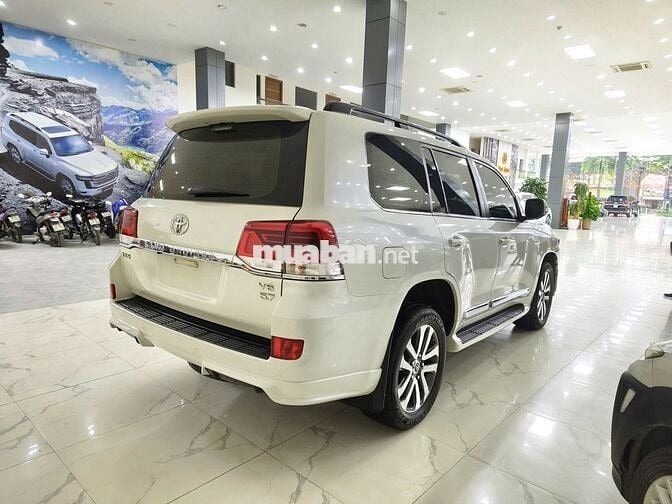 Toyota Land Cruiser LC200 2019 Trắng 7 chỗ