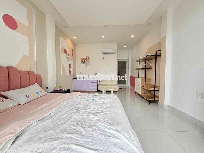 STUDIO 40m2 BAN CÔNG NGAY VÒNG XOAY DÂN CHỦ