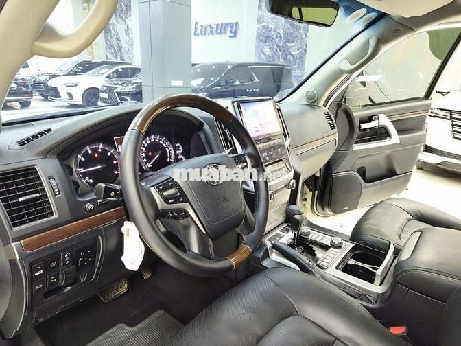 Toyota Land Cruiser LC200 2019 Trắng 7 chỗ