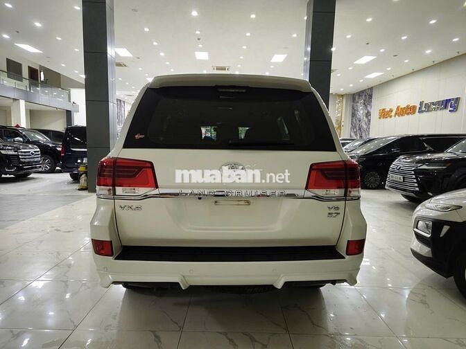 Toyota Land Cruiser LC200 2019 Trắng 7 chỗ