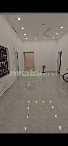 Cho thuê nhà riêng 100m x 2.5 tầng Sát Phố Trần Khát Chân