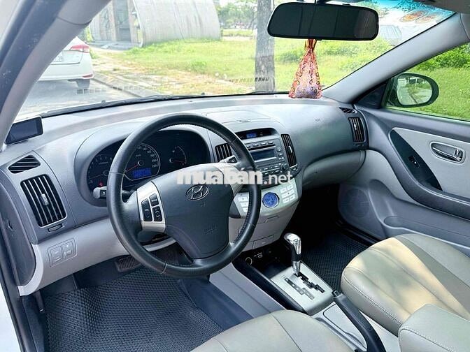 Hyundai Avante 2011 Trắng Tự động