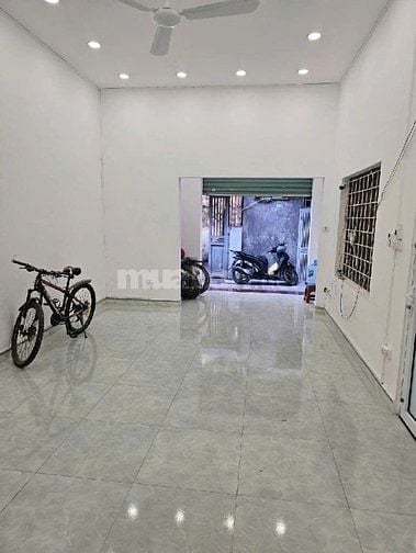 Cho thuê nhà riêng 100m x 2.5 tầng Sát Phố Trần Khát Chân