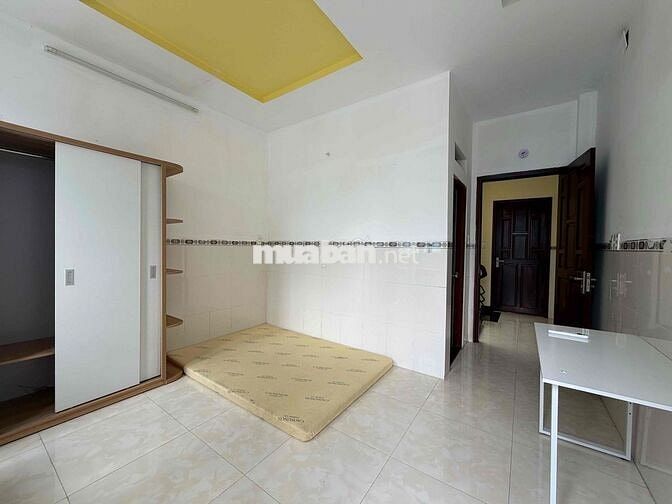 Căn Hộ Ban Công Mơi Toanh - Gần UEH , Y Dược , Thuận Tiện di Chuyển Q5