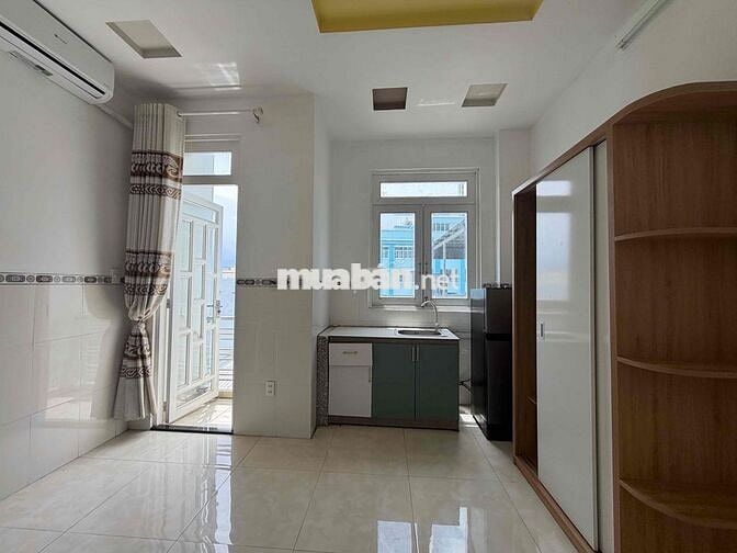 Căn Hộ Ban Công Mơi Toanh - Gần UEH , Y Dược , Thuận Tiện di Chuyển Q5