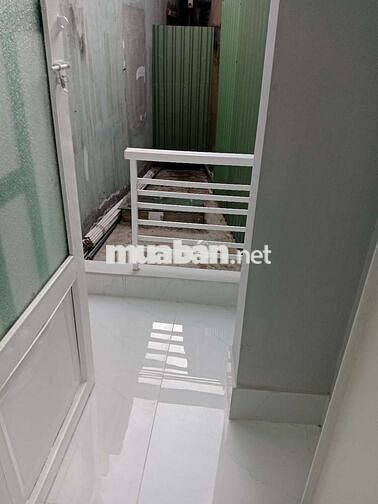 Giá 1tỷ 850. Nhà Lưu Hữu Phước p15 q8. 3,3x5m. 2 lầu 2pn