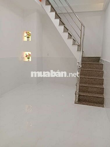 Giá 1tỷ 850. Nhà Lưu Hữu Phước p15 q8. 3,3x5m. 2 lầu 2pn