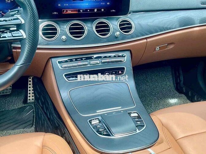 Mercedes-Benz E300 AMG V1 2022 Trắng Nâu
