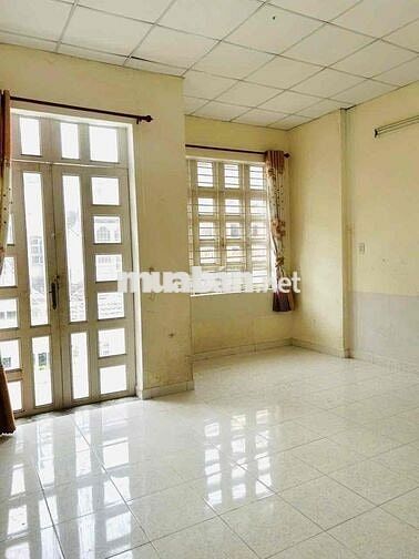 Nhà Thuê Nguyên Căn Ngang 5M-DT 85M2-Xe hơi Đậu Trong Sân