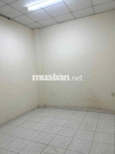 Nhà Thuê Nguyên Căn Ngang 5M-DT 85M2-Xe hơi Đậu Trong Sân
