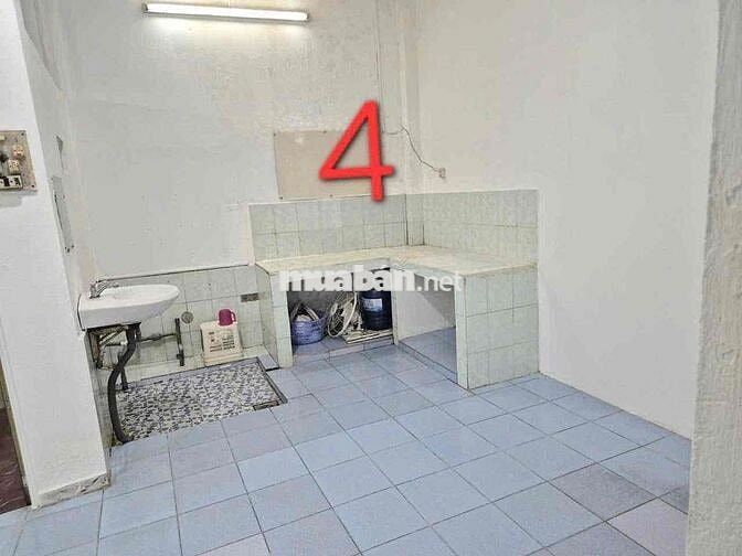 Sát mặt tiền An Bình . Quận 5 - 5pn - nở hậu L