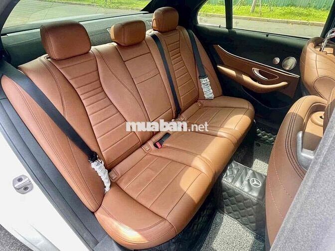 Mercedes-Benz E300 AMG V1 2022 Trắng Nâu