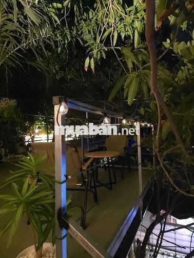 Tuyển nhân viên phục vụ với pha chế