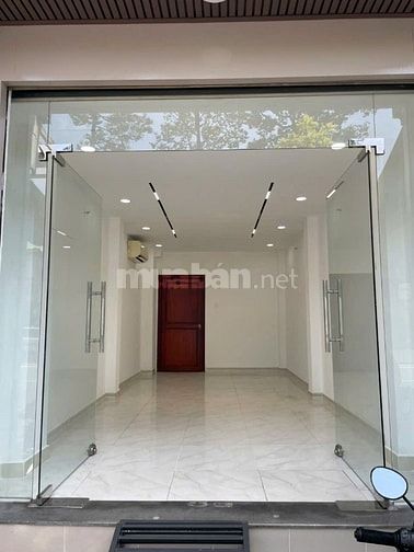 Cho thuê nguyên căn nhà mặt tiền đường 3/2, P.12, Q.11 cũ