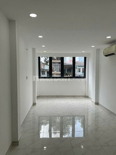 Cho thuê nguyên căn nhà mặt tiền đường 3/2, P.12, Q.11 cũ
