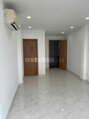 Cho thuê nguyên căn nhà mặt tiền đường 3/2, P.12, Q.11 cũ