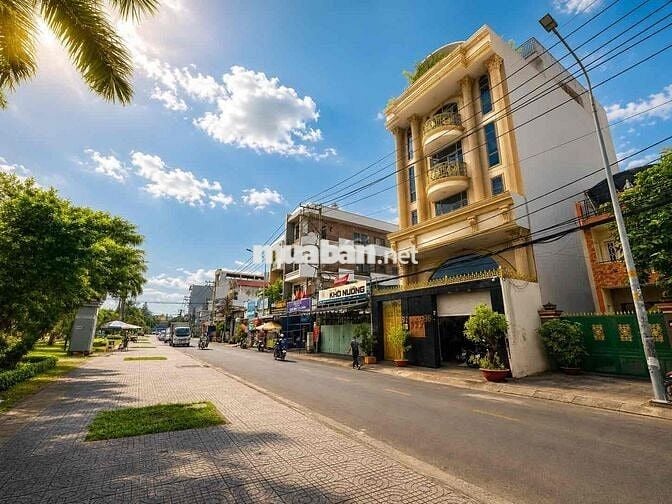 • ĐẠI HỌC CÔNG THƯƠNG - KHOÁN 120tr/tháng •