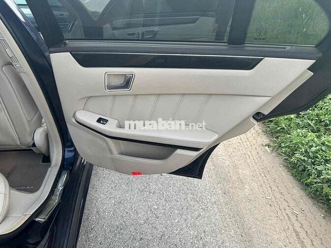 Mercedes-Benz E-Class Xanh đen Da