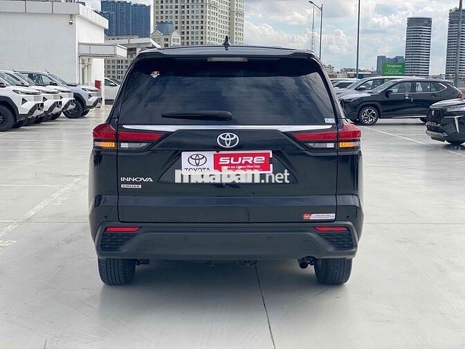 Toyota Innova Cross 2.0V 2025 Đen 49.000km