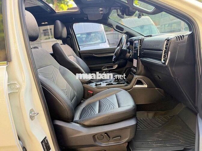 Ford Everest Titanium 4x4 08/2023 đi ít xe đẹp