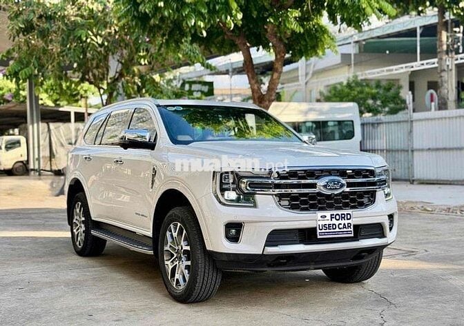 Ford Everest Titanium 4x4 08/2023 đi ít xe đẹp