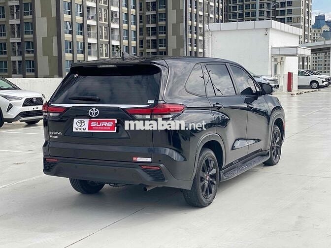 Toyota Innova Cross 2.0V 2025 Đen 49.000km
