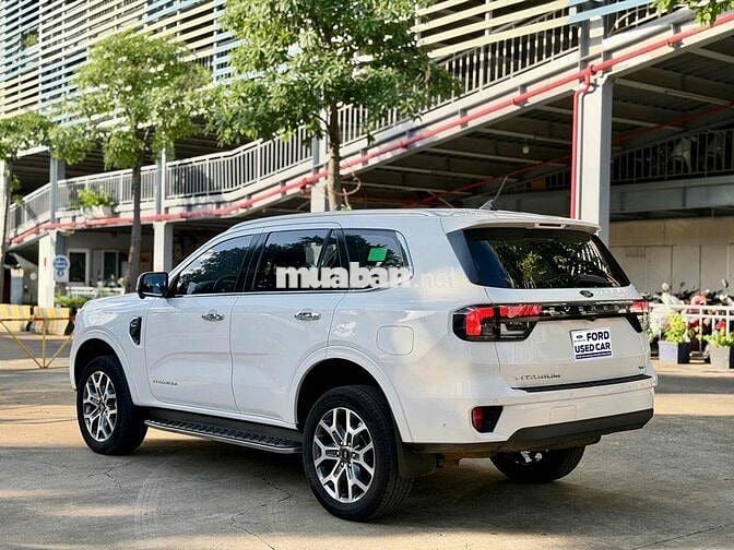 Ford Everest Titanium 4x4 08/2023 đi ít xe đẹp