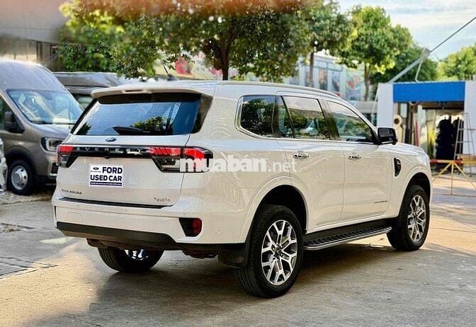 Ford Everest Titanium 4x4 08/2023 đi ít xe đẹp