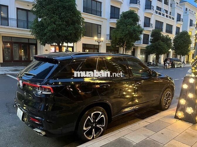 VinFast Lux SA 2022 Đen 7 chỗ