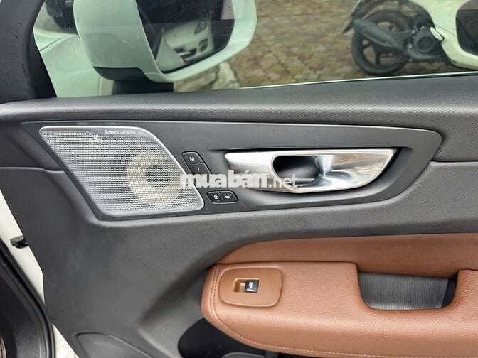 Volvo XC60 2021 Trắng Da