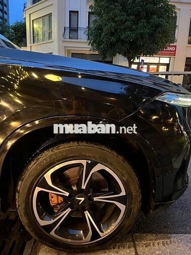 VinFast Lux SA 2022 Đen 7 chỗ